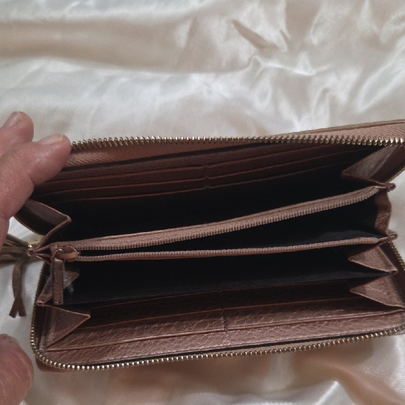 Gucci Soho Rose Leather Zip Around Wallet - Picture 10 of 14